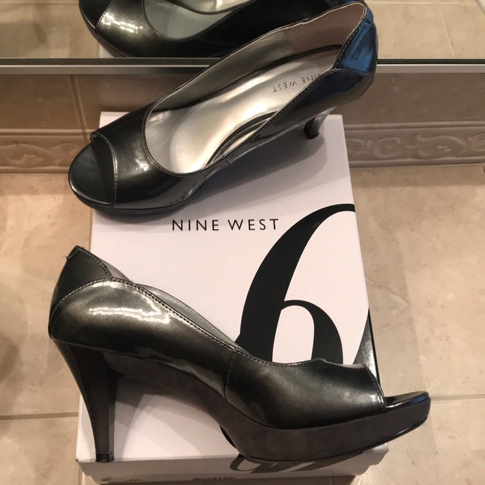 Nine West, Size 8.5M, Pewter 2.5” Heels